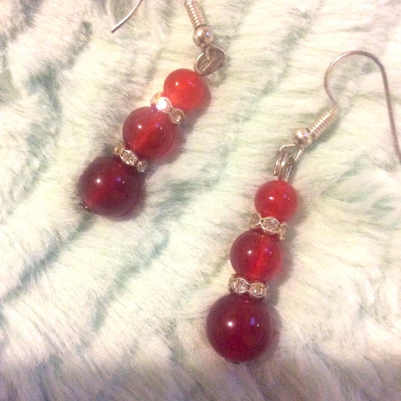 Natural red jade/clear crystal pierced earrings - Picture 2 of 3